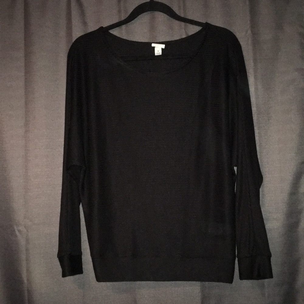 Women’s oversized pull over sweater.